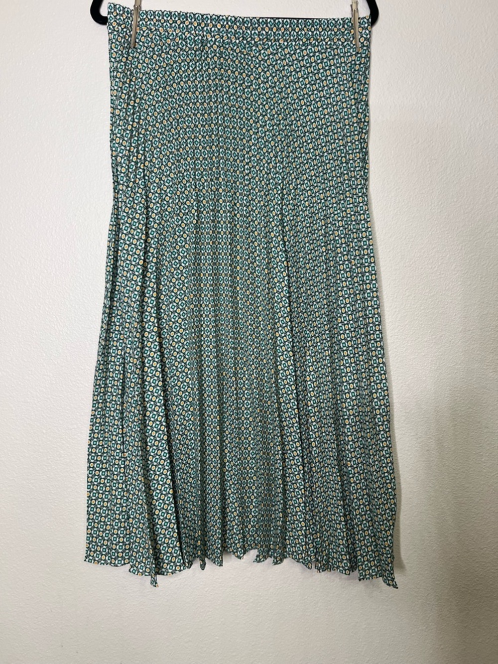 Pleated Geometric Midi Skirt in Green